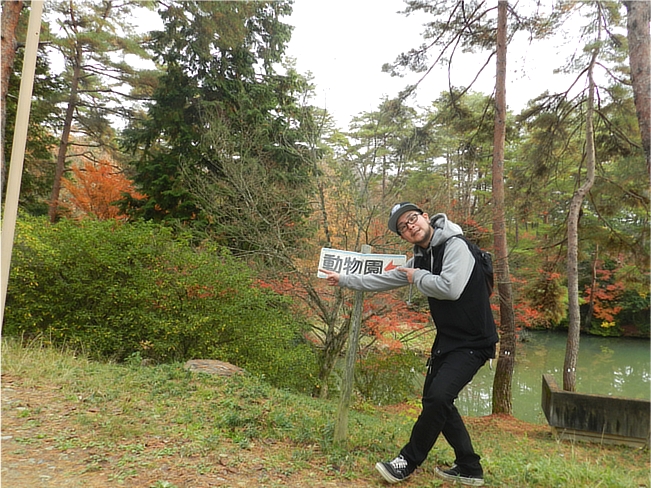 Grave Takersのシャドーデニムジャケットとブラックジーンズのコーデ