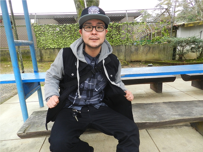 グレイブ・テイカーのフランネルシャツとデニムジャケットのコーデ