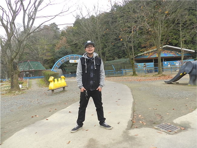 Grave TakersのフランネルシャツとデニムジャケットとDisturbia Clothingのキャップのコーデ全体写真