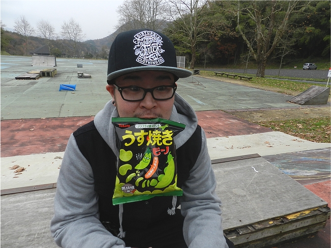 ディスタービア・クロージングのIndependent スナップバック・キャップ前から写真