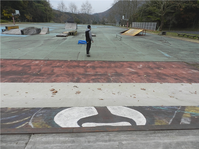 Grave TakersとDisturbia Clothingで全身ブラックにコーディネート